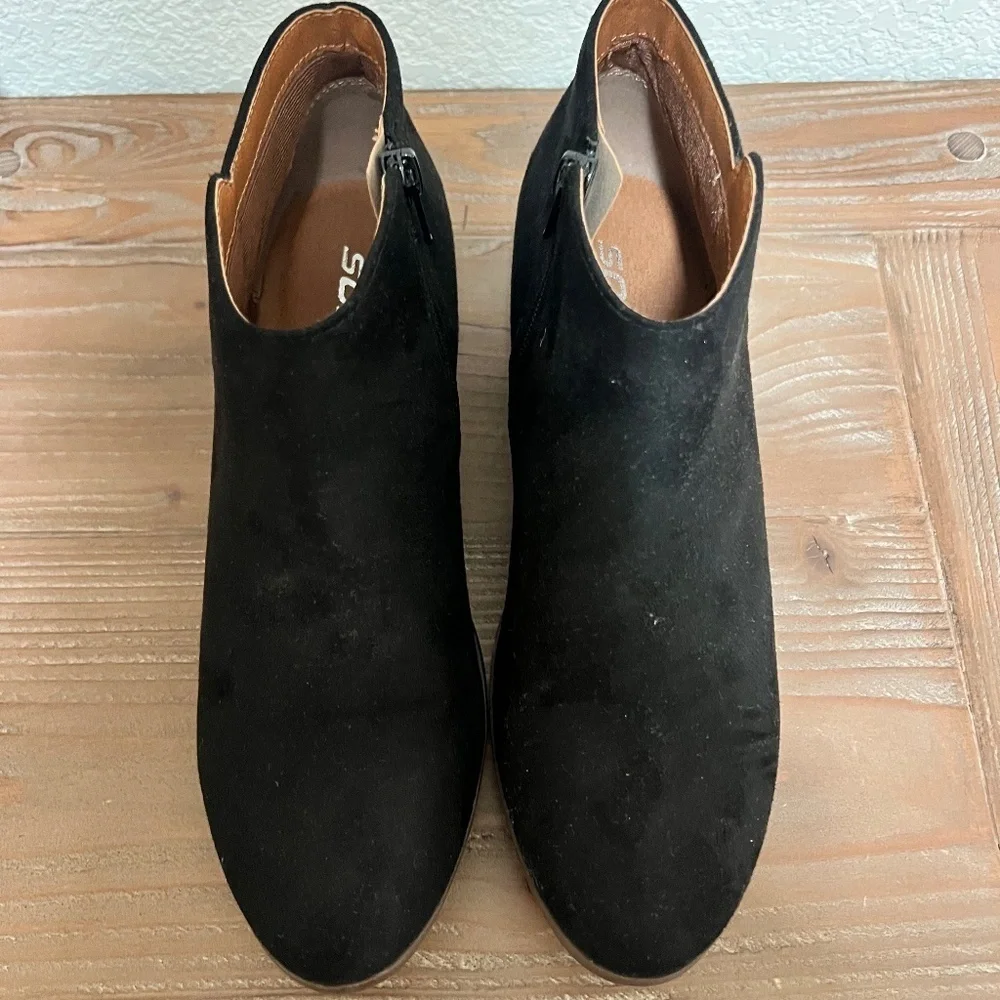 Soda Western Inspired Bootie w/Zipper and Chucky Low Stacked Heels Size 9